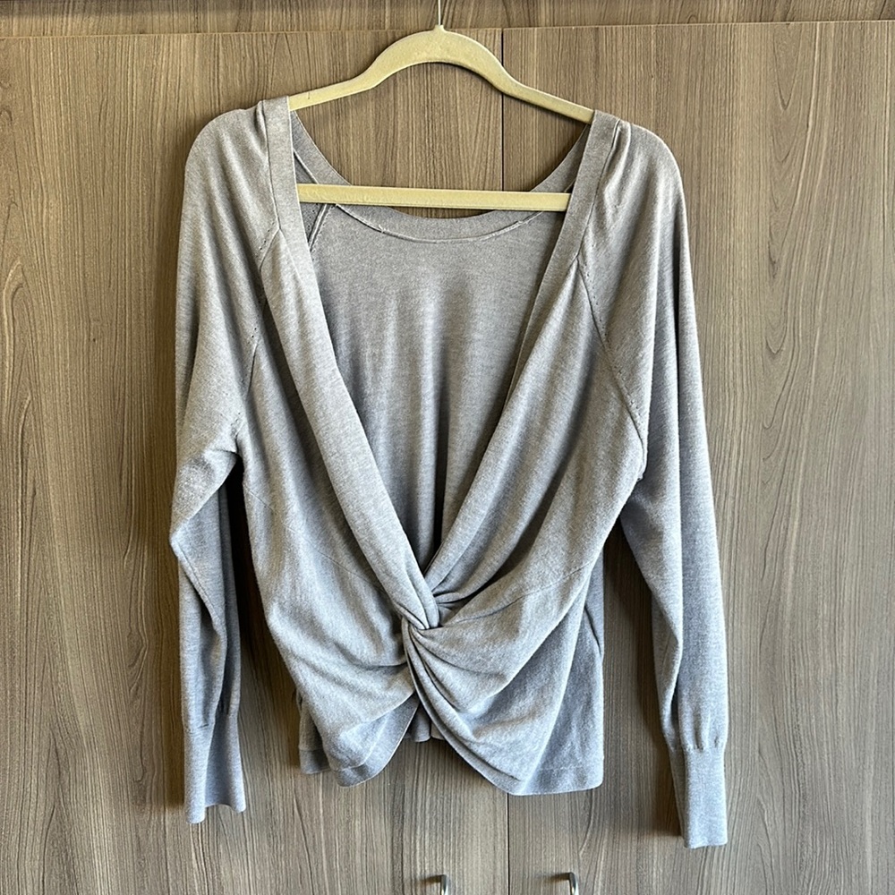 Women’s sweater - Picture 1 of 2